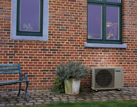 Ultimatum pentru indepartarea aparatelor de aer conditionat de pe cladirile istorice: 5 zile