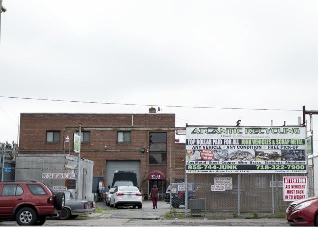 Si-a ascuns banii in frigider si apoi l-a aruncat. Continuarea povestii este de necrezut