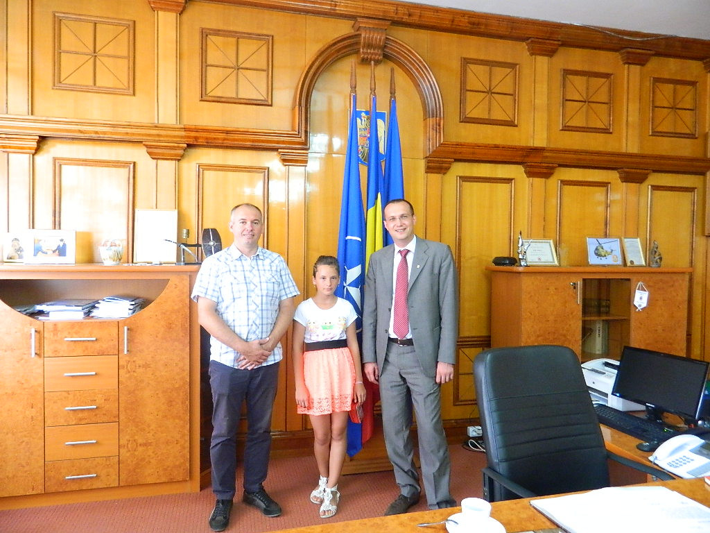 De pe bancile scolii, in fotoliul de primar. Cum ajung elevii din Becicherecu Mic edili pentru o zi