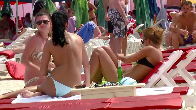 Weekend aglomerat cu peste 100.000 de turisti pe litoral. Zonele in care se gasesc camere ieftine