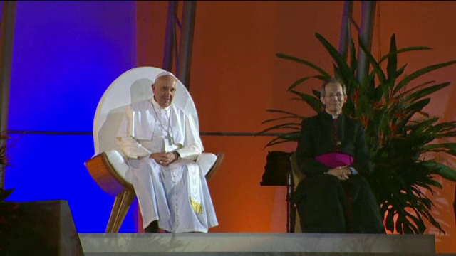 Papa Francisc a tinut o slujba in Brazilia, pe celebra plaja Copacabana