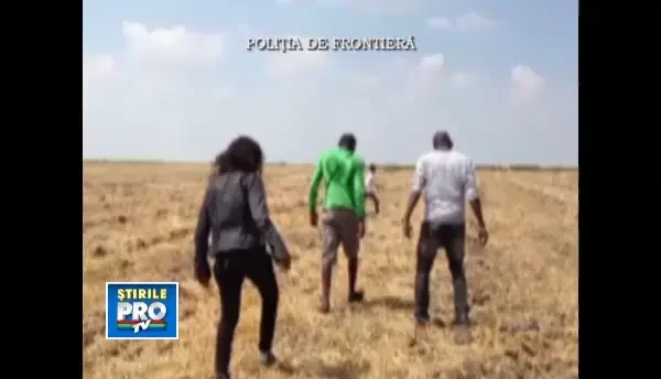 Sapte migranti afro-asiatici, prinsi pe camp in timp ce incercau sa traverseze granita. VIDEO