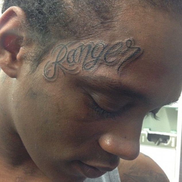 "Si-a pierdut mintile?" Ce si-a tatuat acest fotbalist britanic pe frunte