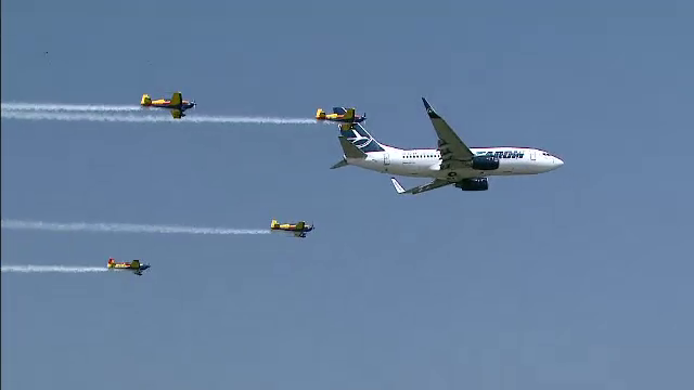 Spectacol pe cerul Sebesului. Sute de aeromodelisti din toata tara isi vor da intalnire la festival in acest weekend