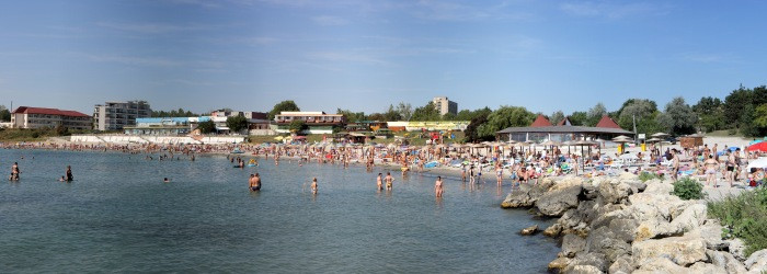 Imaginile celui mai aglomerat weekend din 2013. 200.000 de turisti au umplut plajele de pe litoral