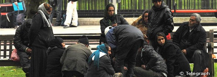 Povestea suedezilor care ajuta un cuplu de cersetori romani de etnie roma sa-si cumpere casa