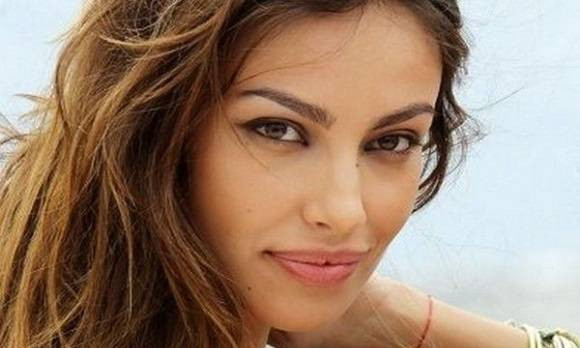 Madalina Ghenea, in concediu fara Gerard Butler. Cine o insoteste in vacanta exotica. FOTO