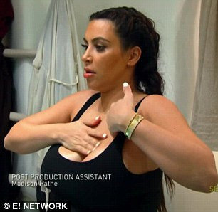 Barbatii nu au mai putut sa schimbe postul TV. Ce si-a facut Kim Kardashian in fata cameramanului