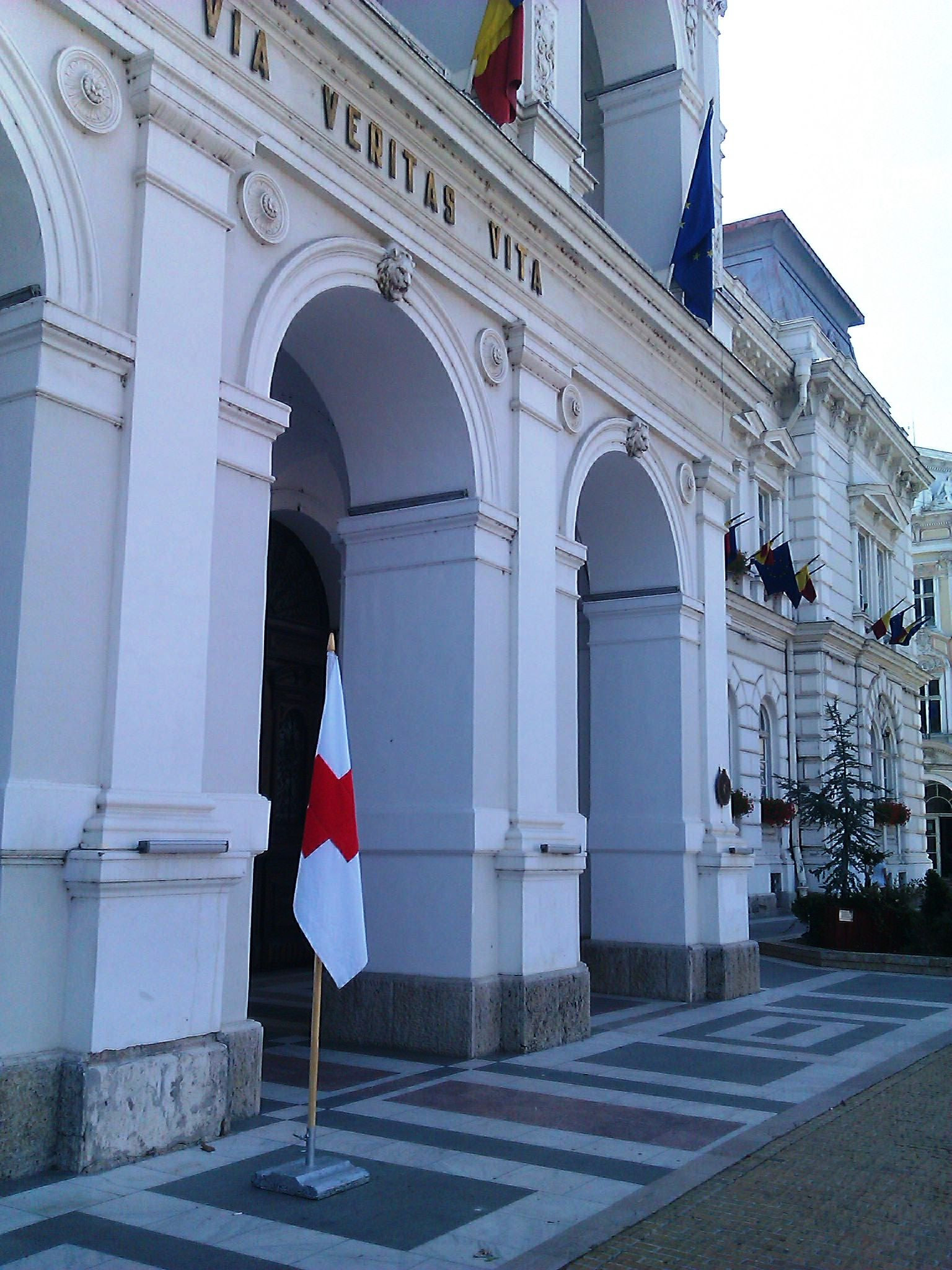 Feriti-va de arsita! Punctele de ajutor din Arad s-ar putea sa nu va fie de folos, decat cu apa rece