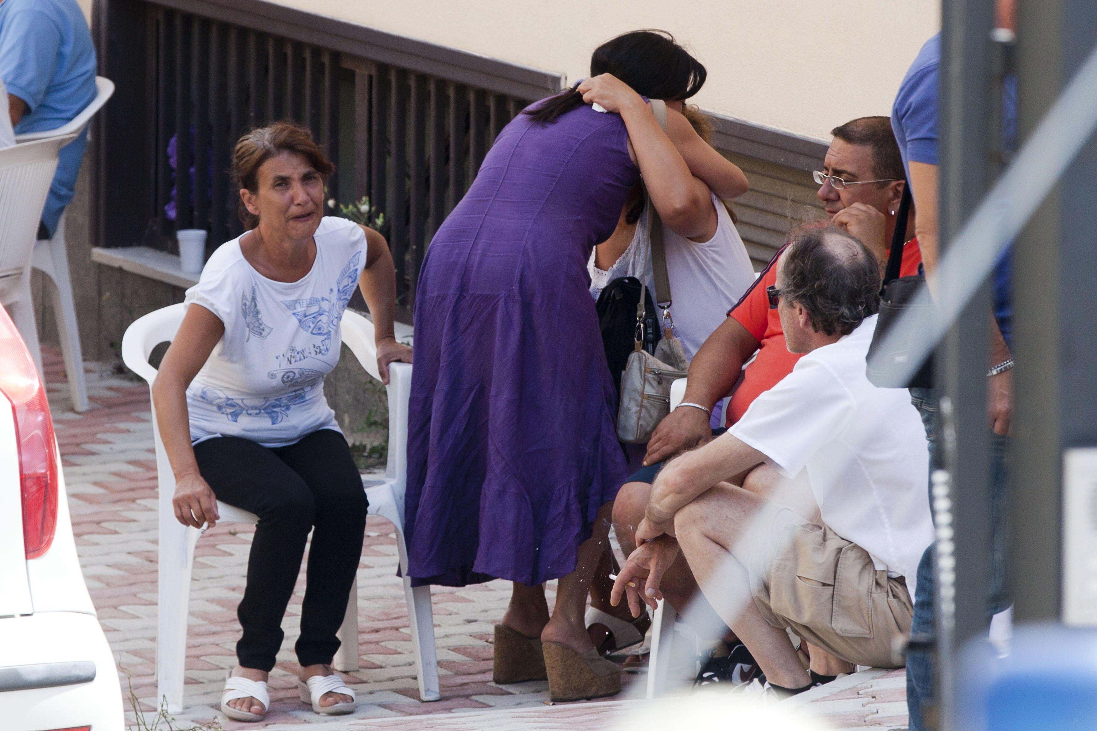 Familiile victimelor accidentului din Italia - 1