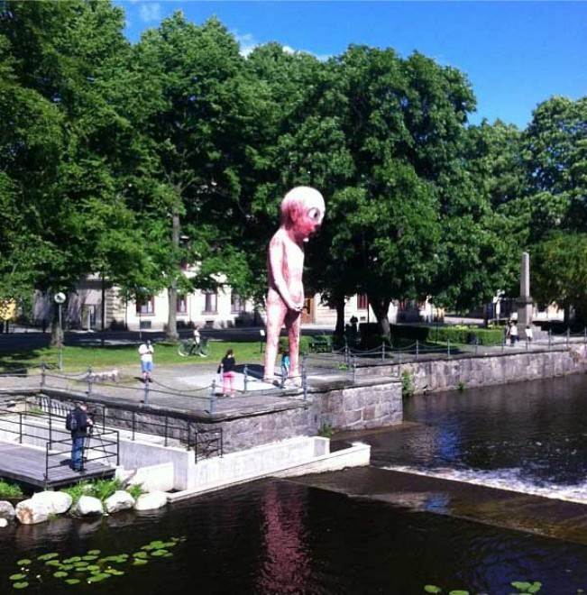 Statuia care a provocat stupoare in Suedia. Ce au vazut oamenii care au iesit la plimbare in parc