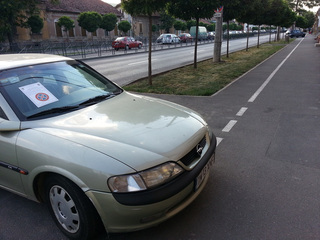 Amenzi pentru soferii care au parcat pe pistele pentru biciclete. Cu ce sanctiuni s-au ales