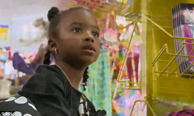 La numai 4 ani are un IQ mai mare de 145. Fetita din imagine a uimit intreaga lume. VIDEO