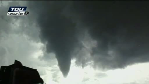 Tornadele au facut prapad langa Milano. 12 persoane au fost ranite si zeci de cladiri distruse