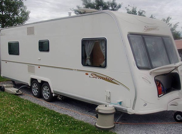 "V-am gasit rulota furata, dar locuiesc in ea niste tigani". Continuarea i-a enervat pe britanici