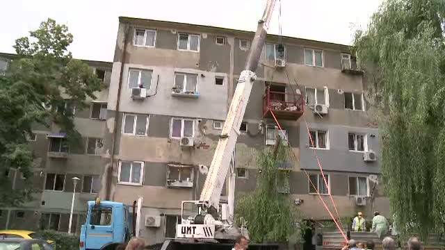 Si-a transformat apartamentul intr-o ghena de gunoi. Autoritatile au descins in forta in locuinta