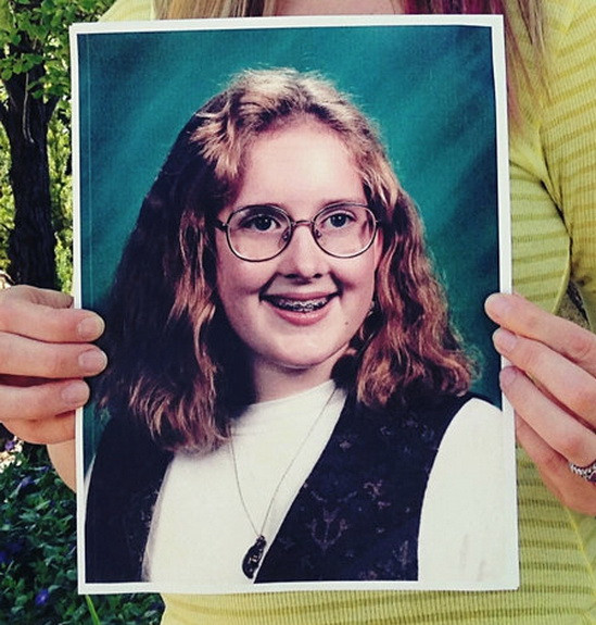 Asa arata in copilarie. Fostii colegi nu au mai recunoscut-o cand au vazut-o acum