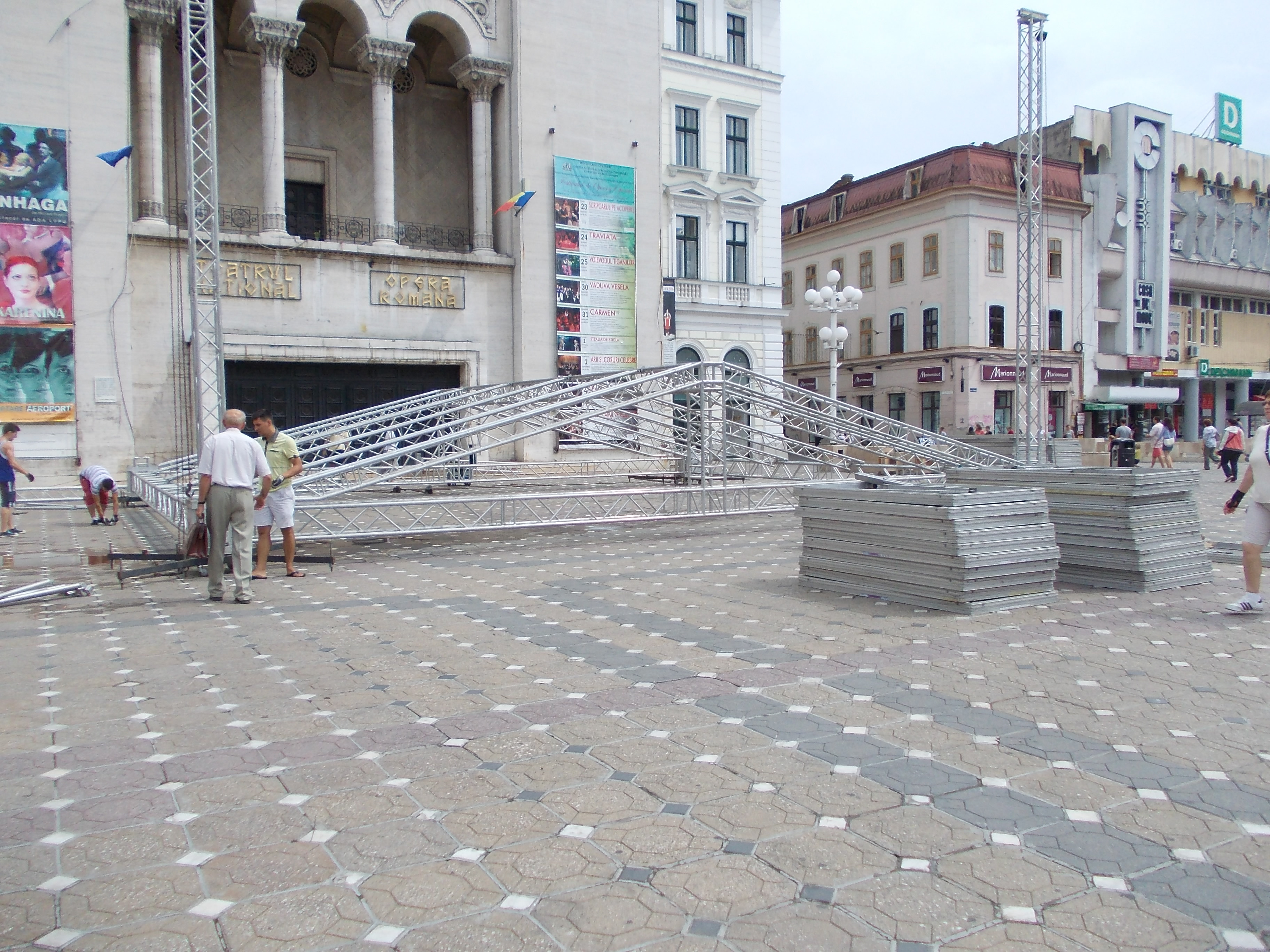 Pregatirile pentru Ziua Timisoarei sunt in toi: in Piata Victoriei se monteaza scena