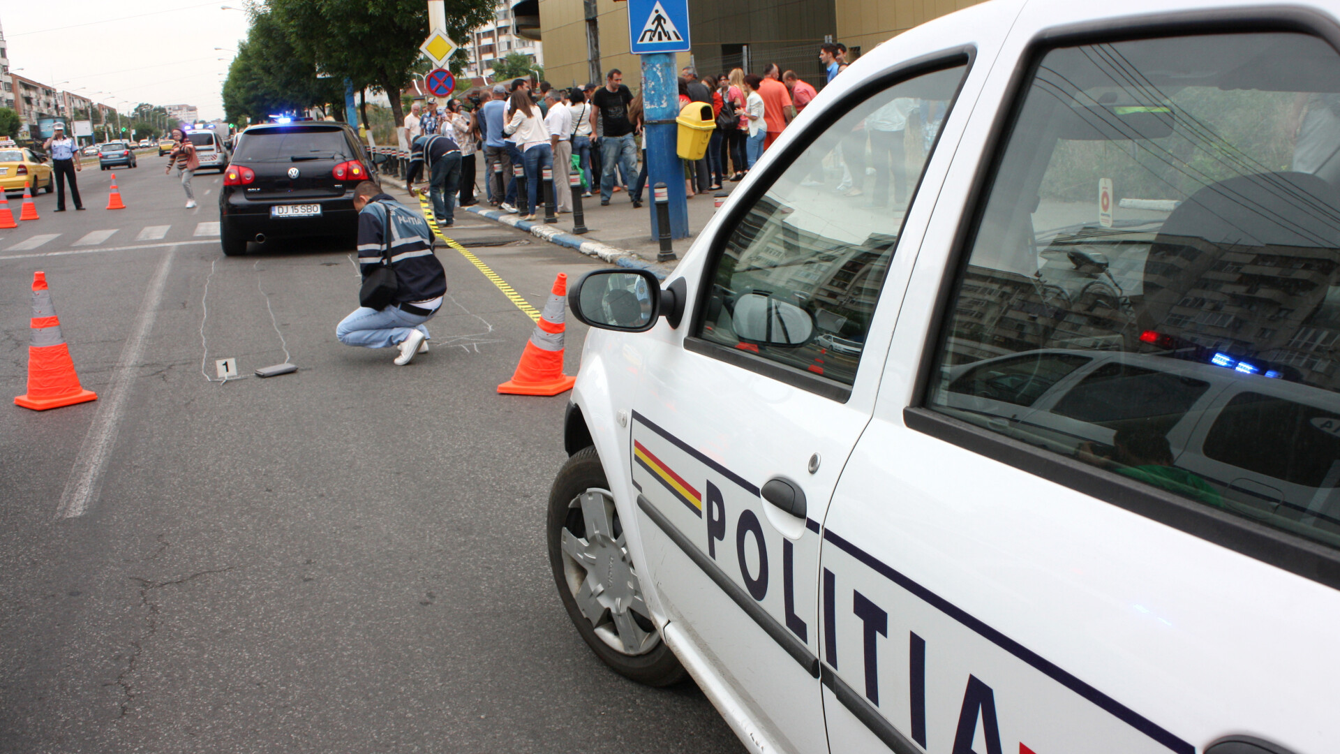 Deputatul PPDD Daniel Oajdea a intrat cu masina intr-un copac, o tanara a fost ranita in accident