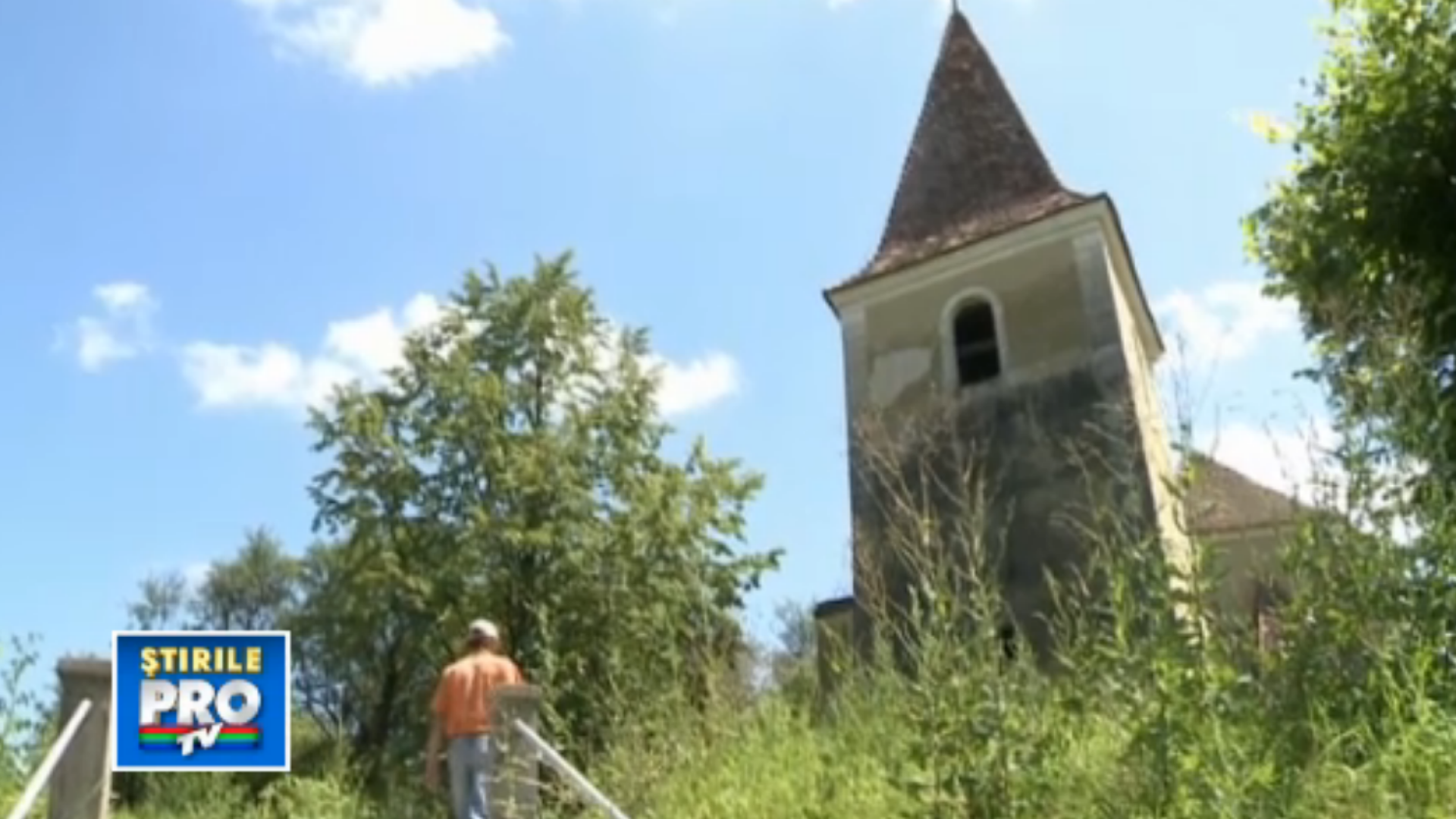 Frumuseti lasate in uitare. Turnul inclinat de la Rusi, ferecat pentru turisti