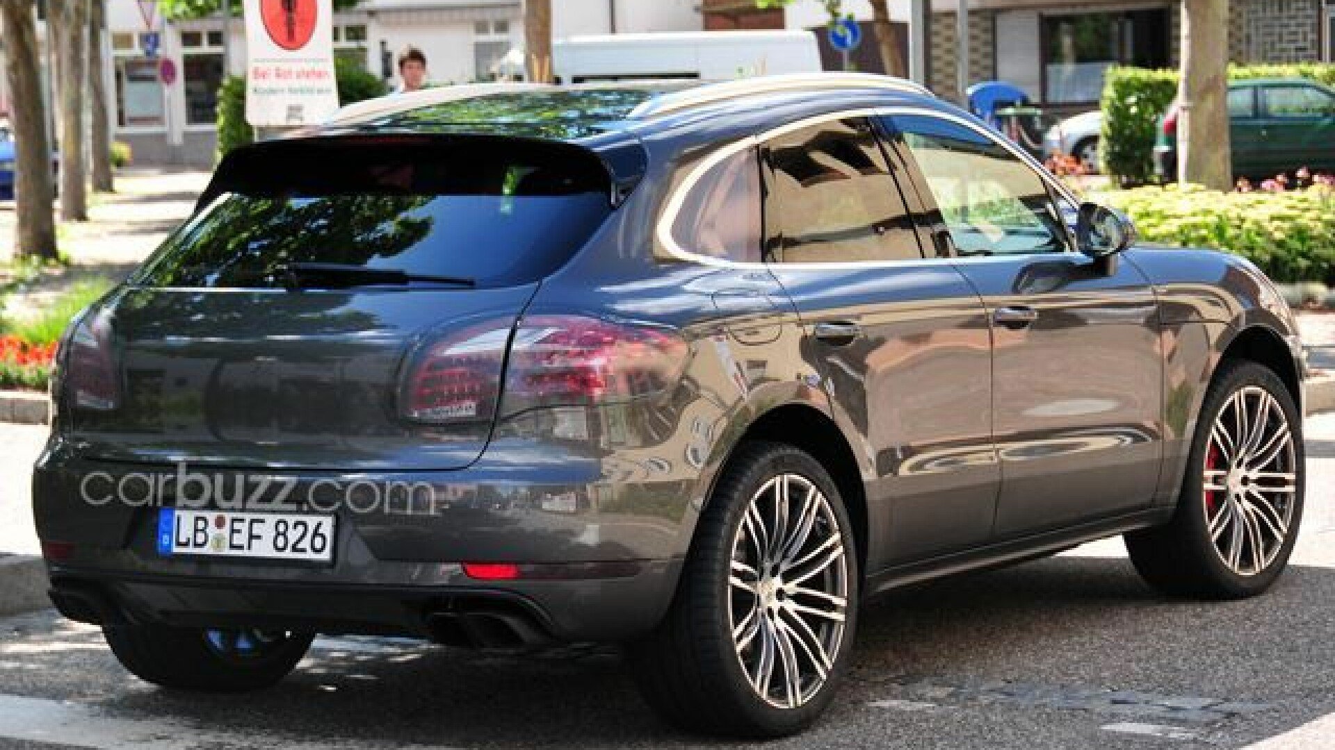 Porsche Macan - 1