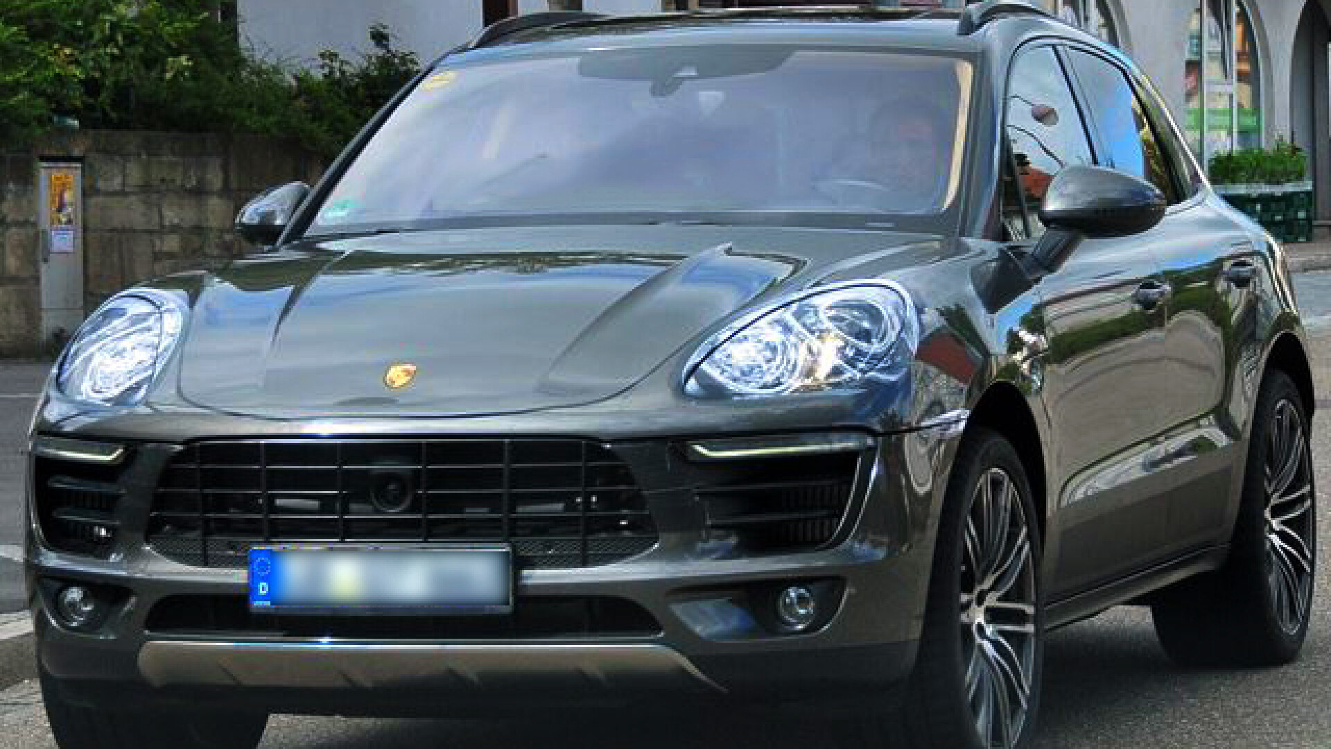 Macan si-a dat jos camuflajul. Vezi cum arata noul Porsche!