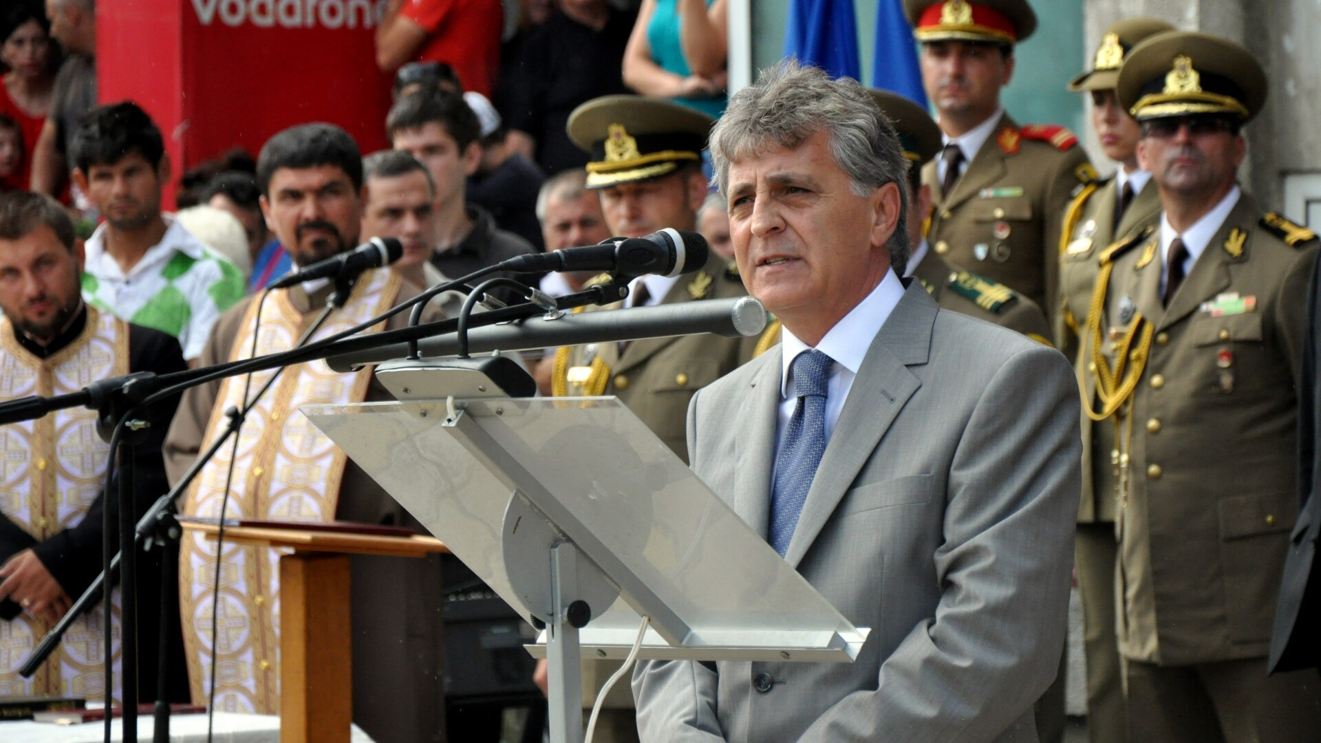 Dusa, jurnalistilor: Cititi legea, nu mai vorbiti prostii. Comentariile cu OZN-uri nu-si au locul