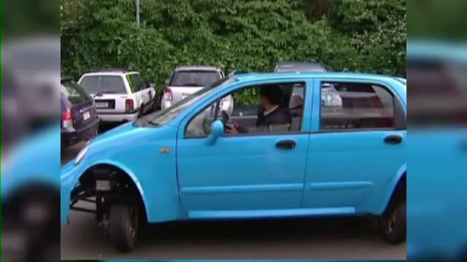 Cum arata masina care se roteste la 360 de grade te scapa de chinul parcarii laterale. VIDEO