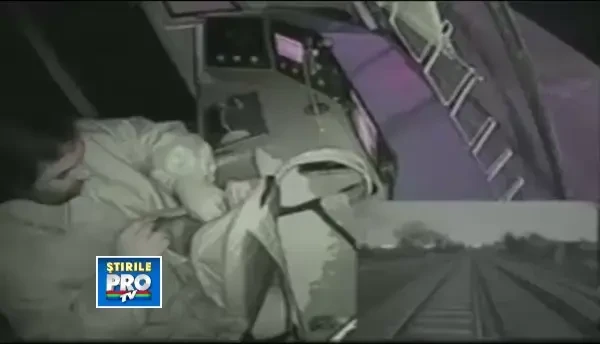 CLIPUL ZILEI. Ce fac, in timpul serviciului, conductorii de tren din Argentina. CAMERA ASCUNSA