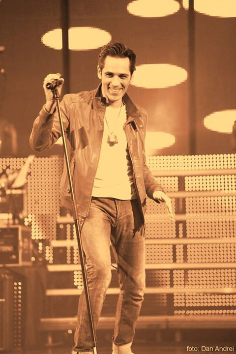 Intrebarea care i-a innebunit pe fanii lui Stefan Banica. A strans peste 1000 de comentarii