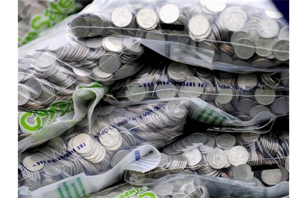 Gestul unui american, nemultumit de decizia instantei. A returnat 150.000 dol. in monede de 25 centi