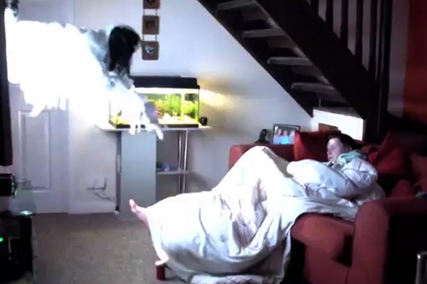 Farsa ingrozitoare, facuta de un tanar prietenei sale: o fantoma care iese din TV, ca in "The Ring"