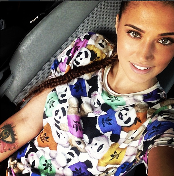 Un sarut i-a facut pe fanii Antoniei sa explodeze. Cine apare in imaginea de pe Facebook