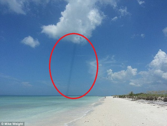 Fenomenul misterios, surprins de un barbat pe cerul din Florida: ce reprezinta linia din imagine