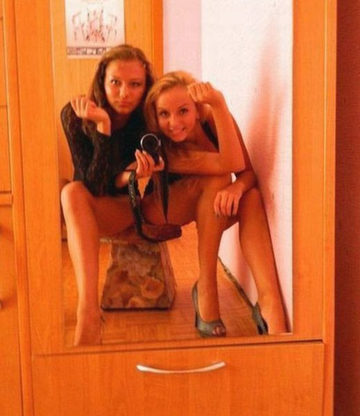 Cea mai tare iluzie optica. Cum apar aceste tinere in fotografie. Nu se asteptau sa se intample asta