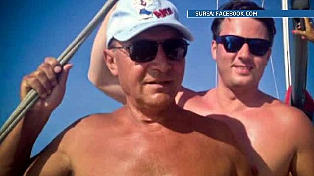 Presedintele Traian Basescu, fotografiat la bustul gol pe puntea unei ambarcatiuni cu vele