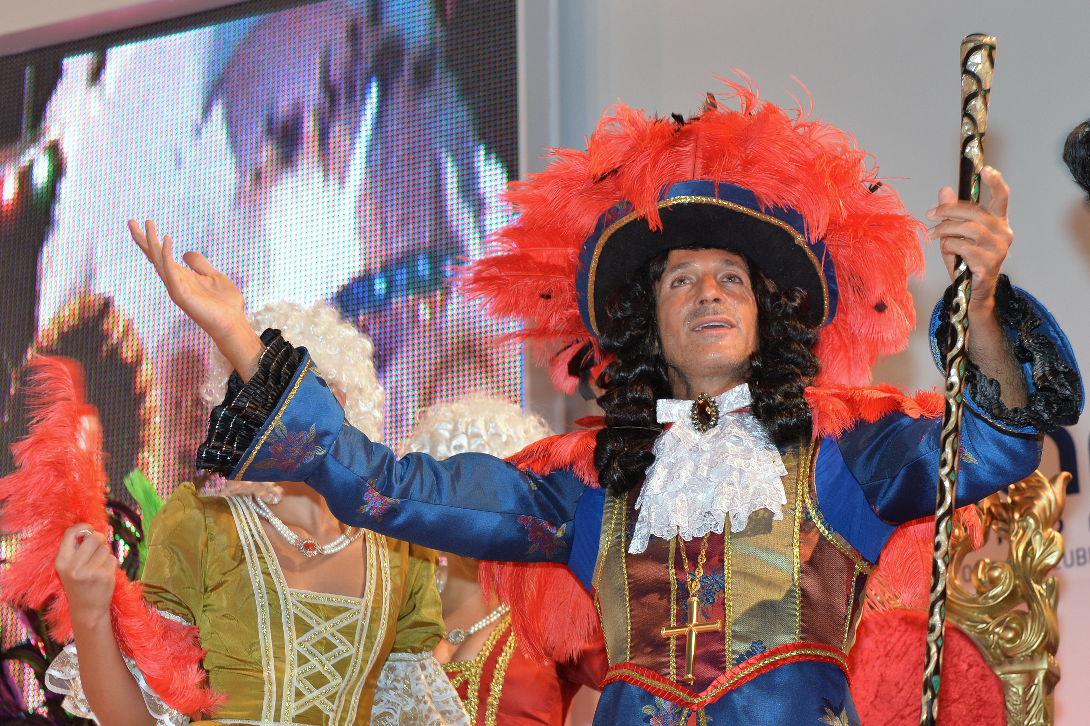 Caravana carelor alegorice de la Mamaia. Spectacol pe litoral in fata a mii de turisti. VIDEO