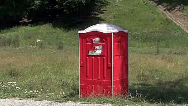 Dezastrul campingurilor de pe Valea Prahovei. Unii turisti ajung sa stea in parcarile restaurantelor