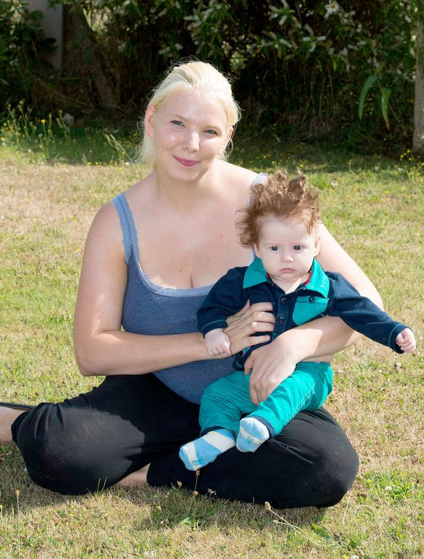 Cum arata femeia data afara dintr-o institutie publica dupa ce a vrut sa-si alapteze copilul