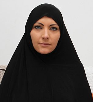 "Nimeni nu a recunoscut-o". O britanica s-a deghizat cu o burka pentru a-si recupera fiica rapita