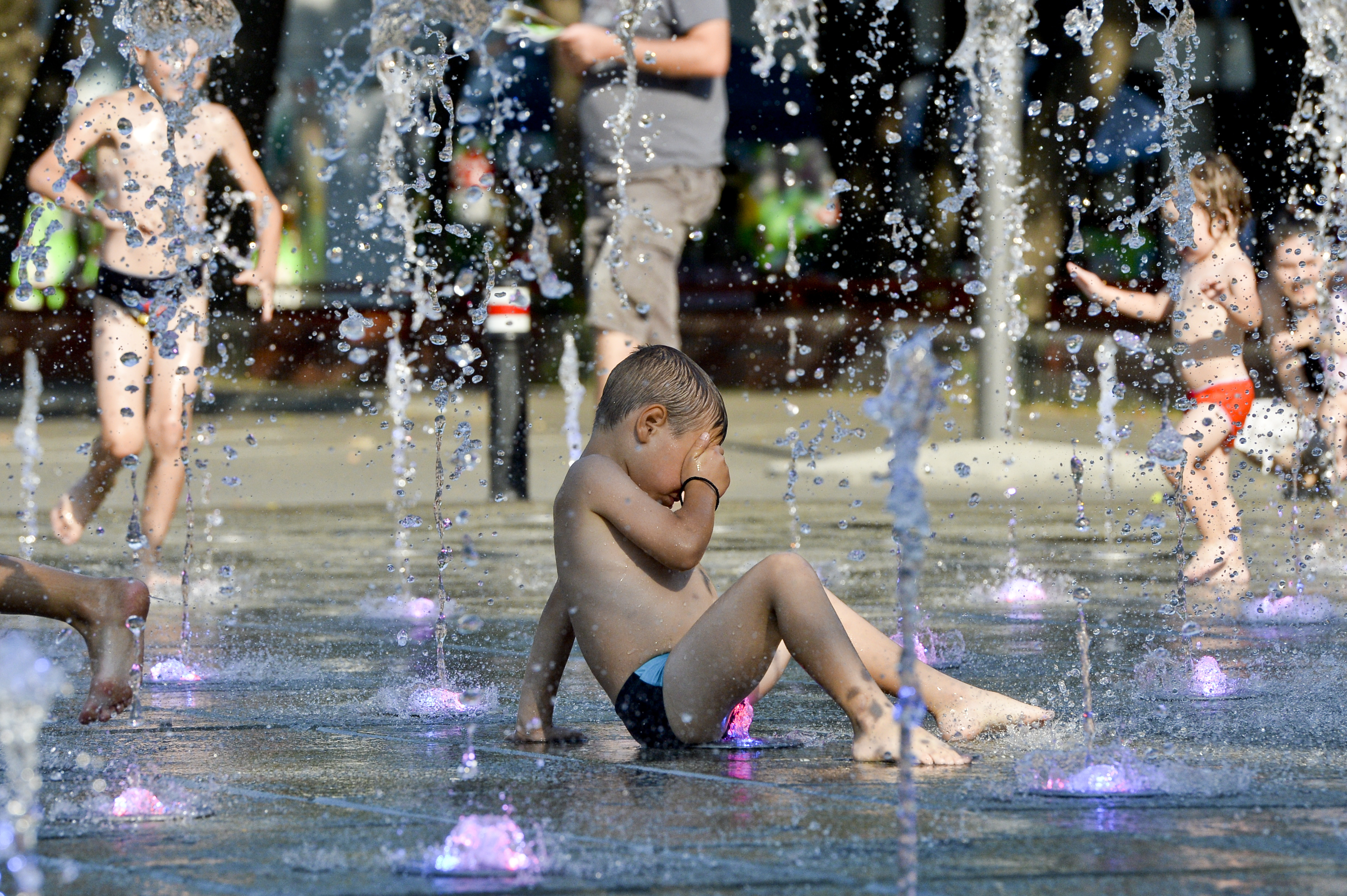 COD GALBEN de canicula in sapte judete din Romania. Temperaturile pentru urmatoarele doua zile