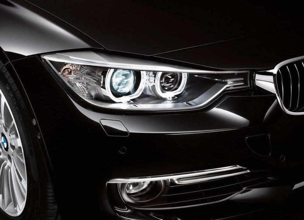 Asa arata iubirea adevarata! Colectia impresionanta de BMW-uri a acestui german rivalizeaza cu orice muzeu! VIDEO