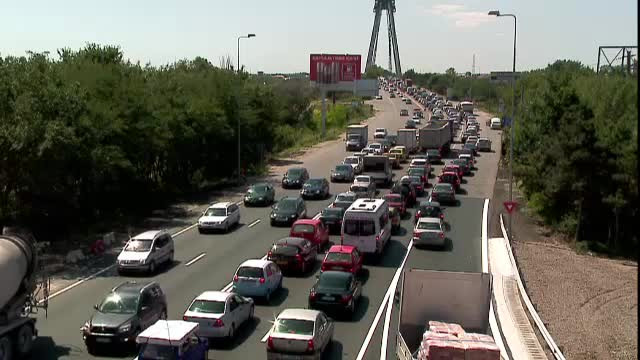 Weekend de 10 milioane de euro pe litoral, urmat de cozi fara de sfarsit. "Mai repede ajungi pe jos"