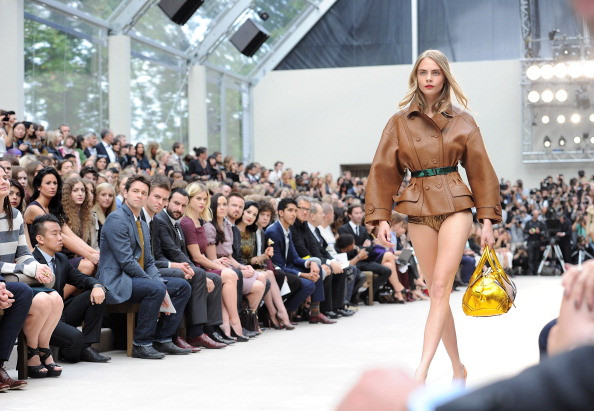 Cum a aparut un manechin celebru pe podium. Spectatorii au fost ingroziti cand i-au vazut picioarele