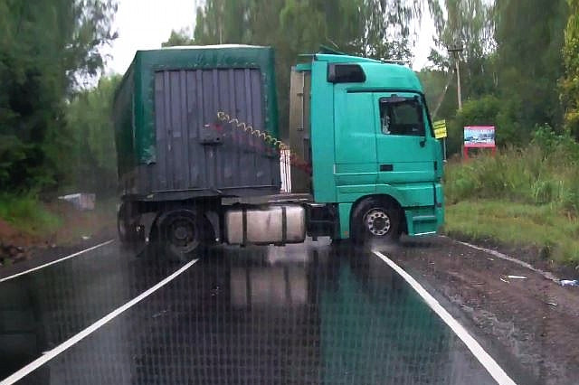 VIDEO Intr-o clipa, si-a vazut viata trecand prin fata ochilor! Reactia lui a fost PERFECTA!