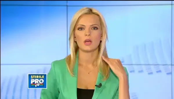 Un american a gasit in garaj un piton de 45 kg, lung de 4 metri. A fost nevoie de 5 pompieri sa-l ia