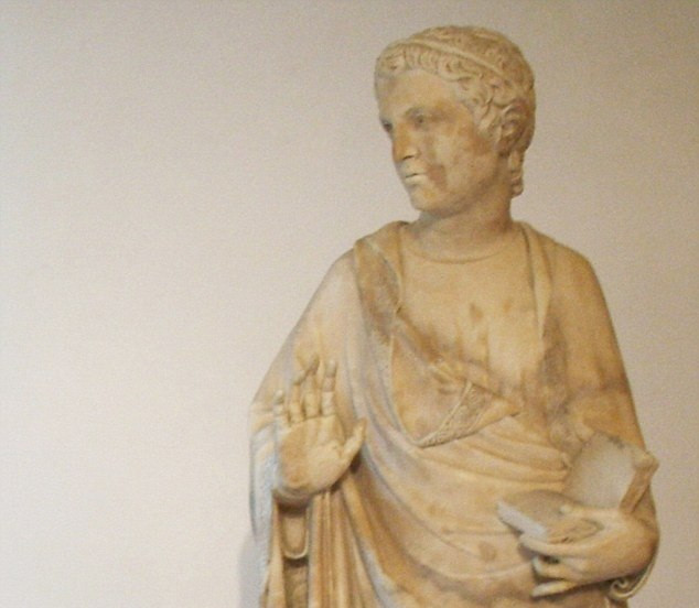 Un turist american a rupt din greseala degetul unei statui de o valoare inestimabila