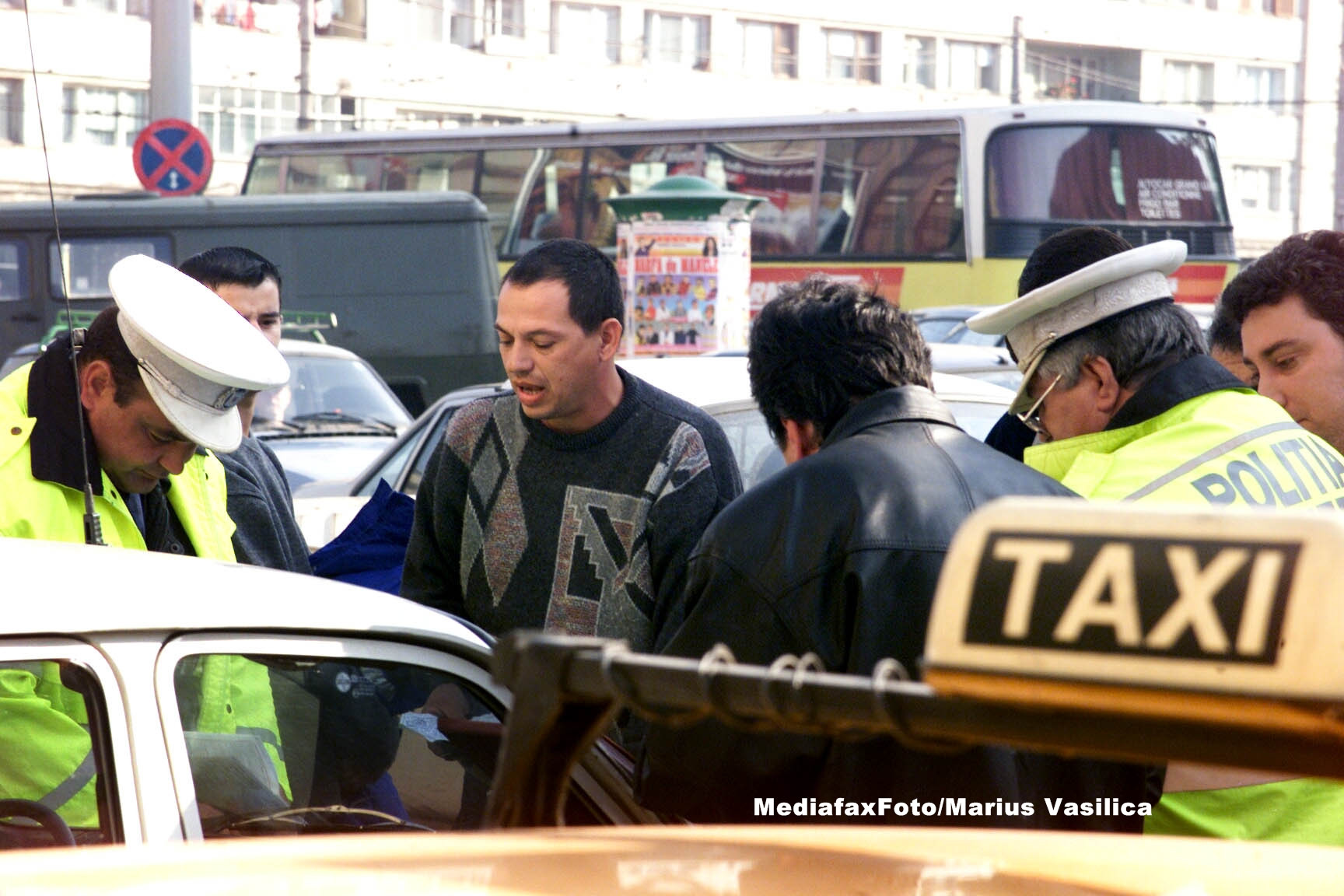 Bucurestiul ar putea scapa de "piratii" de la Gara de Nord. Se va infiinta statie oficiala de taxi