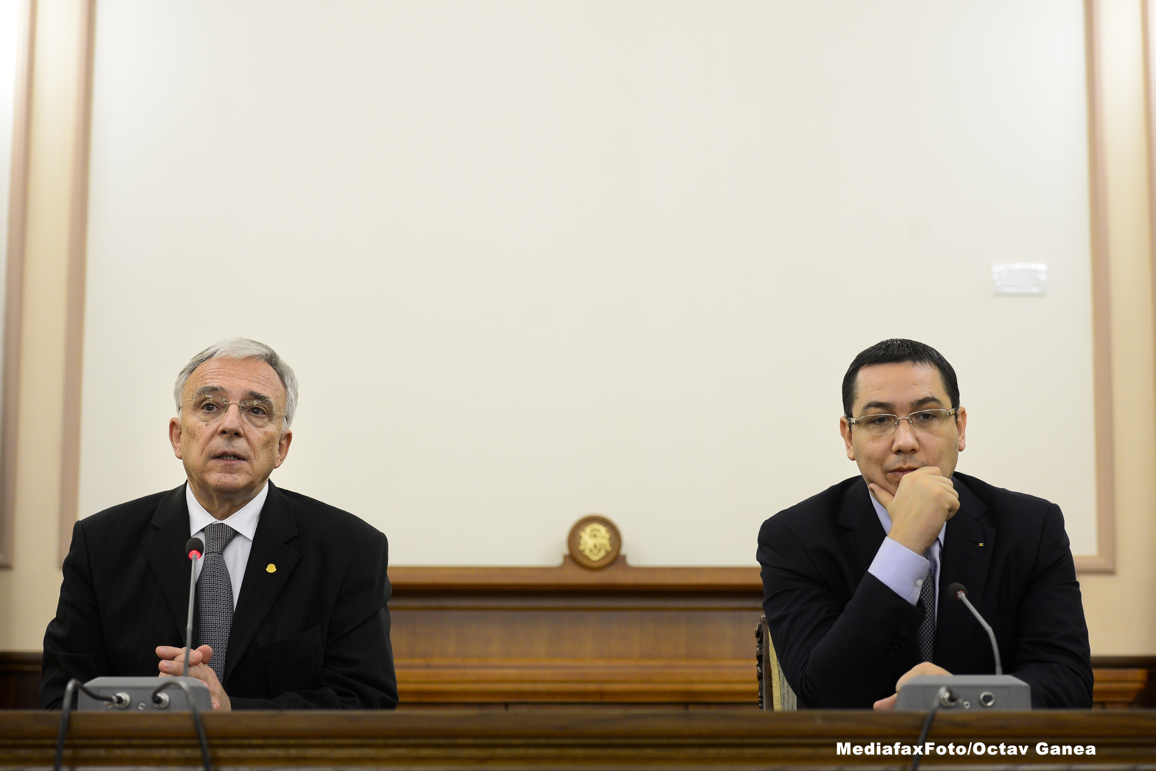 Isarescu refuza sa comenteze vehicularea propunerii tandemului Ponta-Isarescu pentru alegerile 2014