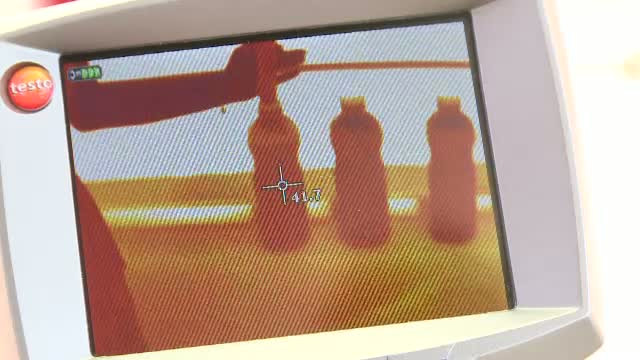 Experiment StirileProTV: Ce se intampla cu bauturile la PET daca sunt tinute in soare, pe canicula